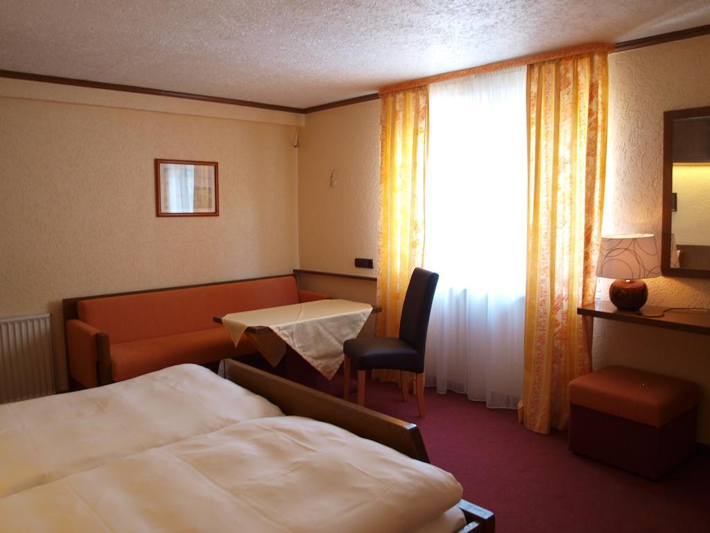 Hotel Gasthof Schuster Und Gaestehaus Рюдесхайм-на-Рейне Номер фото
